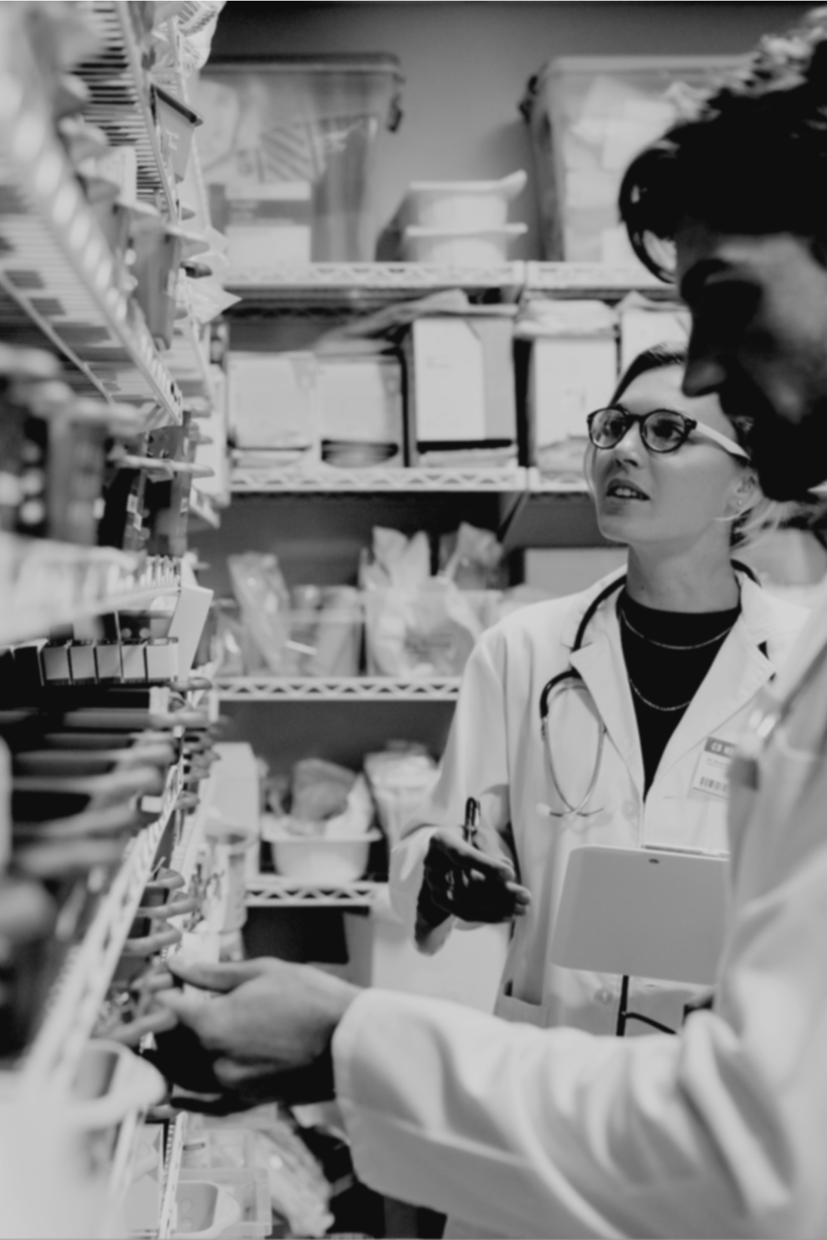 Fondo_Encuesta_FHarmaconectados Farmacéuticos de Hospital buscando fármacos